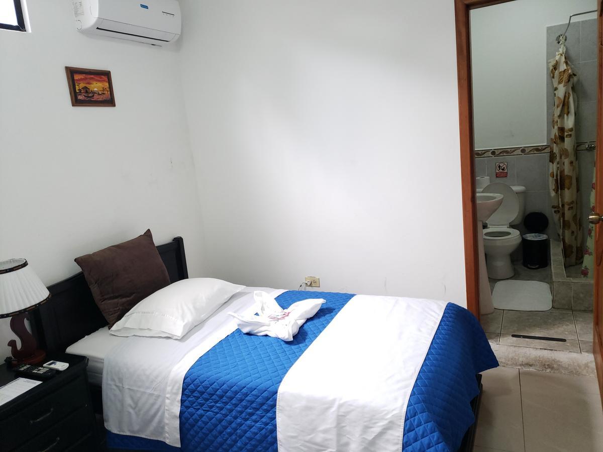 Hostal Cormorant Flightless Puerto Ayora (Galapagos Islands) Exterior photo