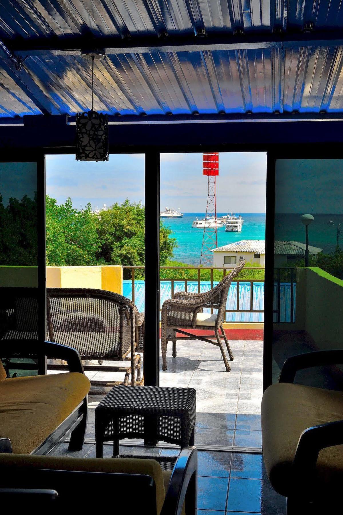 Hostal Cormorant Flightless Puerto Ayora (Galapagos Islands) Exterior photo