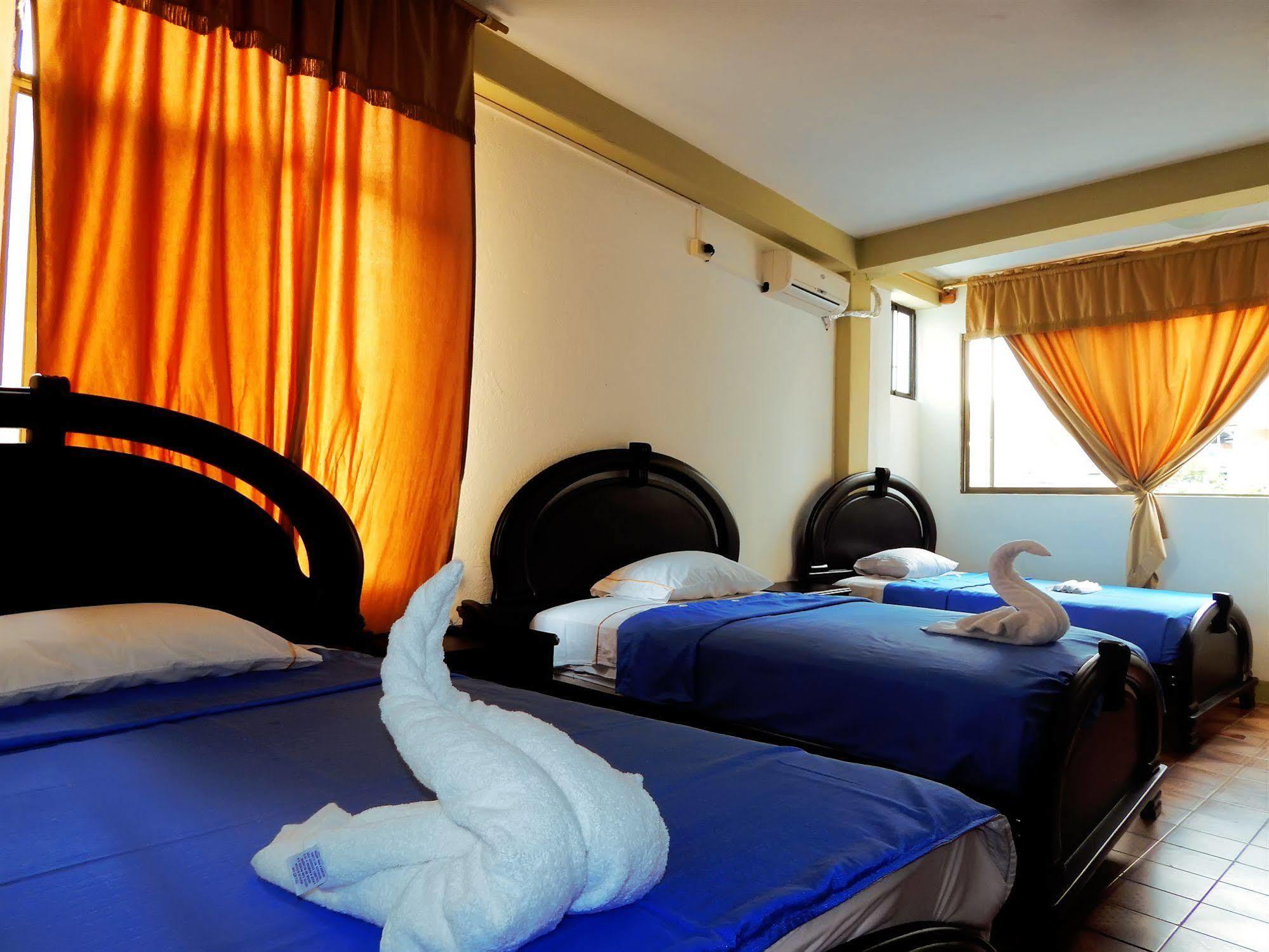 Hostal Cormorant Flightless Puerto Ayora (Galapagos Islands) Exterior photo