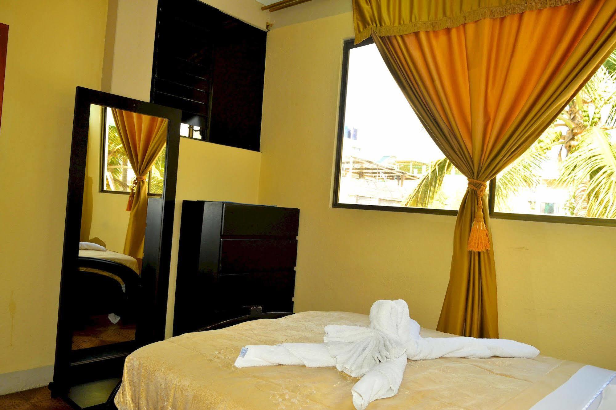Hostal Cormorant Flightless Puerto Ayora (Galapagos Islands) Exterior photo