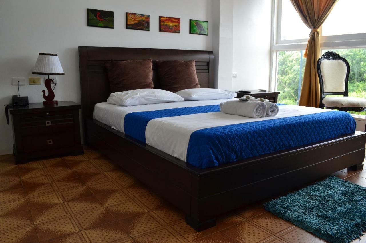 Hostal Cormorant Flightless Puerto Ayora (Galapagos Islands) Exterior photo